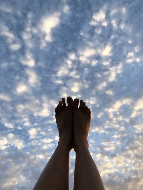 Have you met my feet yet_ 完璧なスター 写真