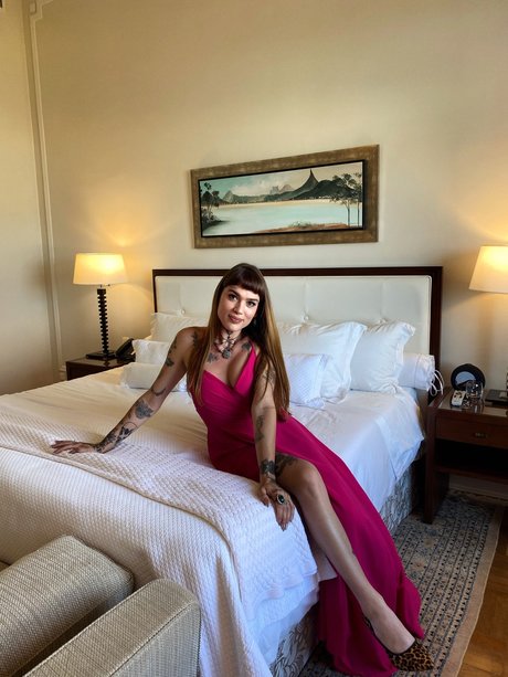 May Lobinha ヌードモデル 写真