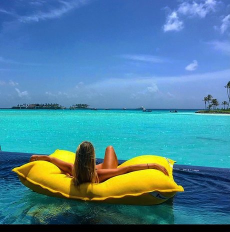 Mira Sabina 美しいモデル 画像