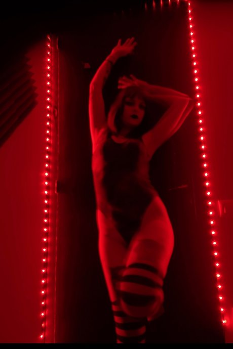 Morbide ポルノスター ヌード ギャラリー