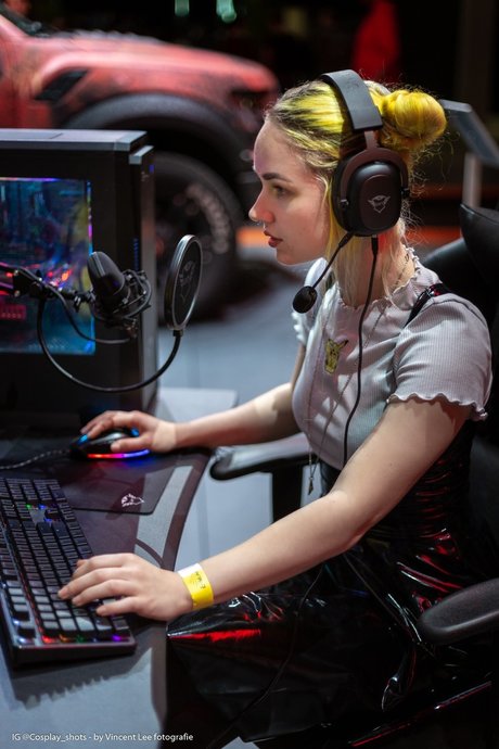 Nevi アートモデル 写真