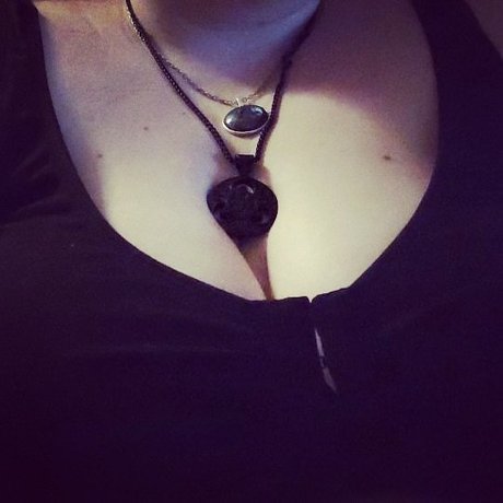 レズビアン ストラップオン OnlyFans ホット裸 画像