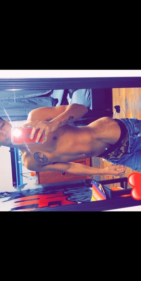 大きな黒い猫OnlyFans 裸 写真