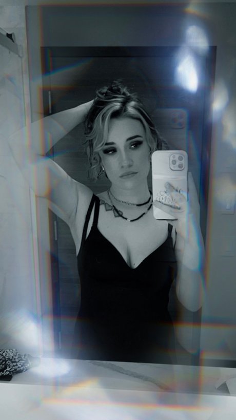 Nerdy Nurse 裸のスター 画像