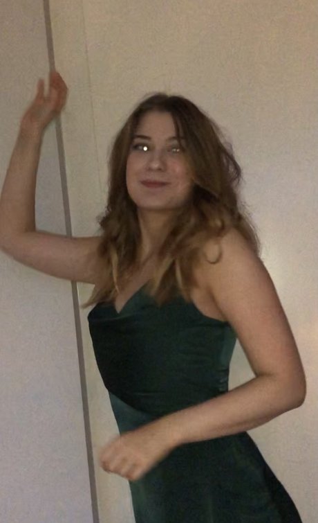 Nella 美しいモデル ギャラリー