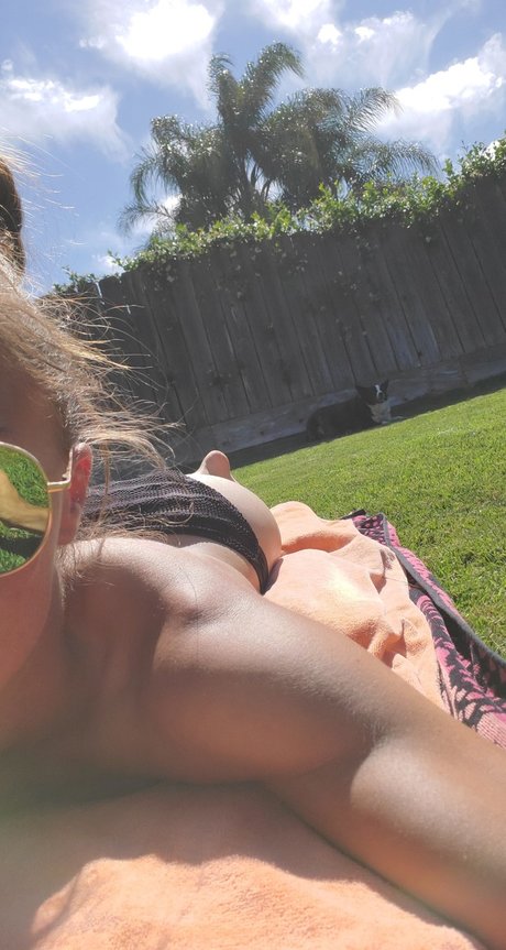 Ariel Saint_ 可愛いモデル 写真