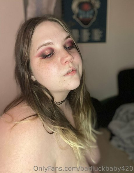 18歳のティーン限定ファン ヌード 画像