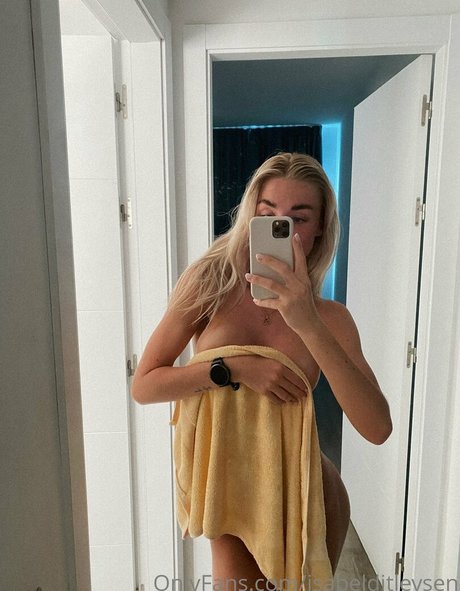 isabelditlevsen 裸モデル 写真