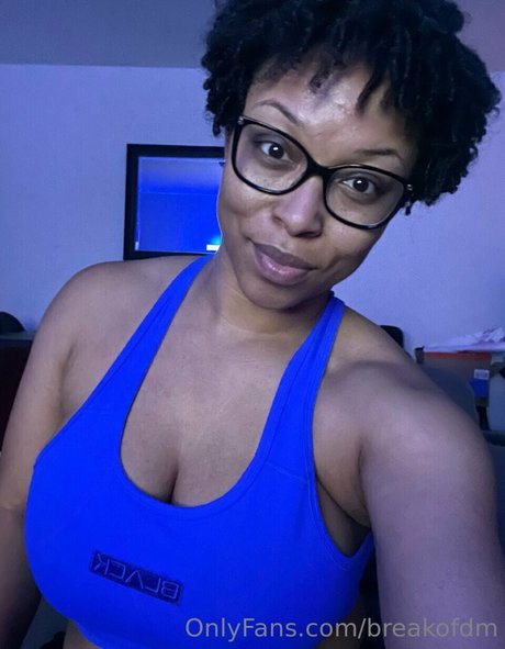 ティーンシーメールOnlyFans セクシーヌード 写真