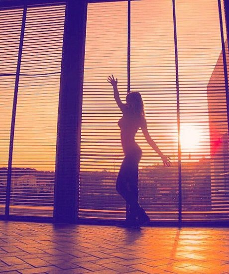 スターティーンオンリーファンズ セックス 写真