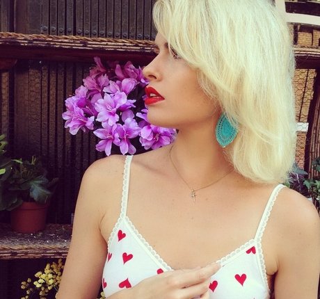 Adriana Abenia ホットなポルノスター 画像