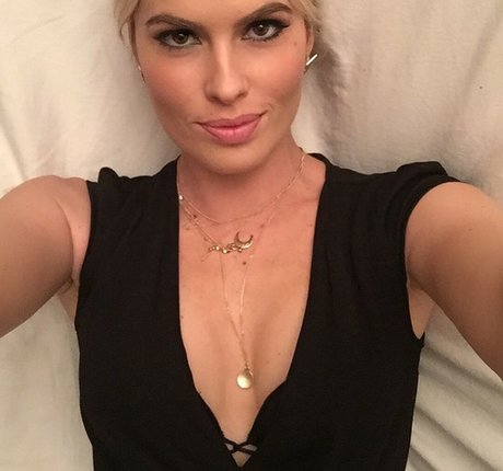 Adriana Abenia 高品質モデル 写真