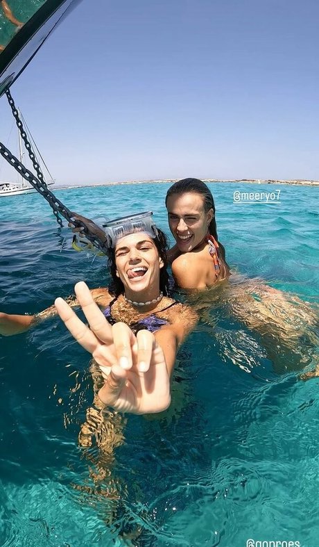 クソなOnlyFans セクシーヌード 写真