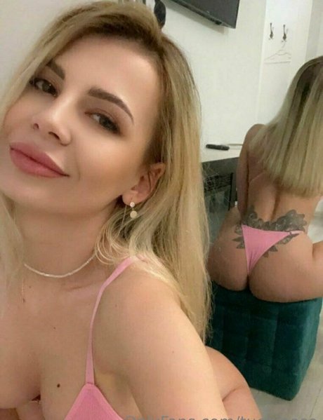 ママと息子のOnlyFans 美しいxxx 写真