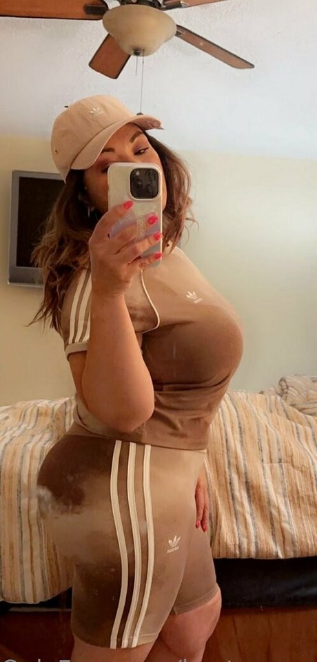 bustycougar トップポルノスター 写真