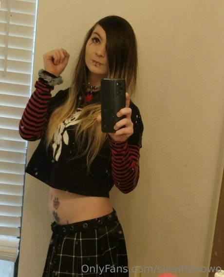 silentfoxowo ポルノスター セクシー 写真