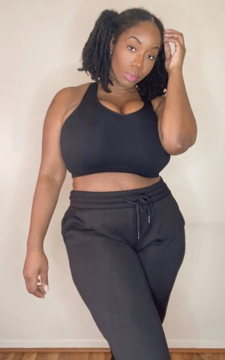 裸のトゥインクOnlyFans ヌード 写真