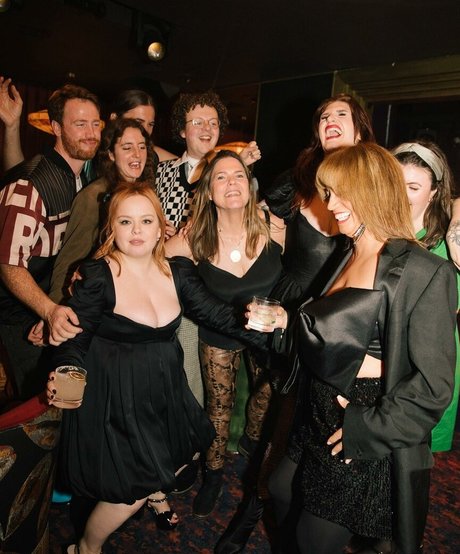 Nicola Coughlan モデル 写真