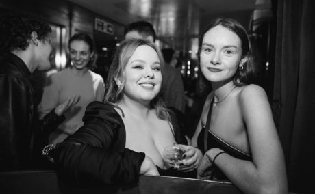 Nicola Coughlan 可愛いモデル 写真