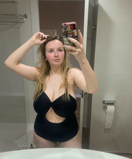 OnlyFansについて話す ホットポルノ 画像