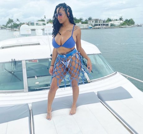 Katarra Mcduffie アートスター 写真