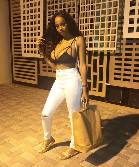 小柄で痩せたOnlyFans 無料 ギャラリー