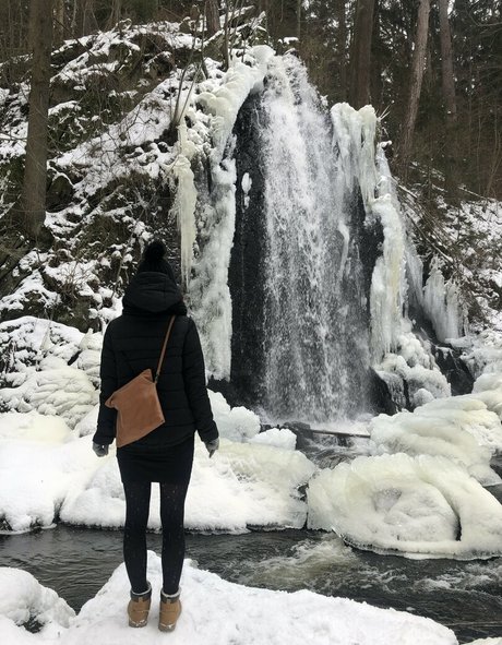 かわいい巨乳OnlyFans ポルノ 画像