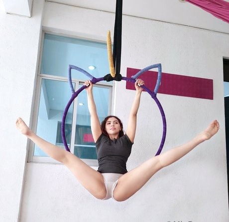 miabasagnes aerialist スターセックス 画像