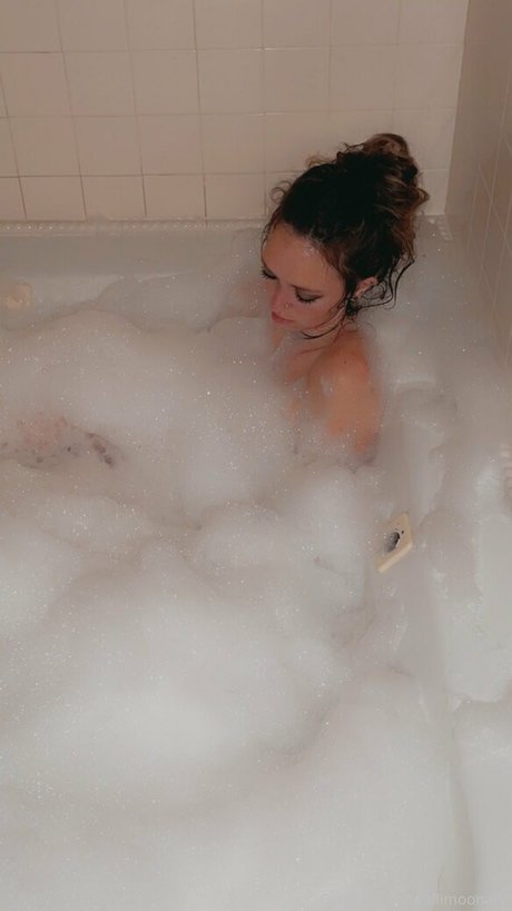 allimoona04 スター 裸 写真