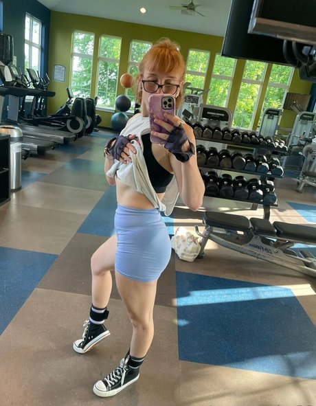 若いティーンのOnlyFans ポルノグラフィック 画像