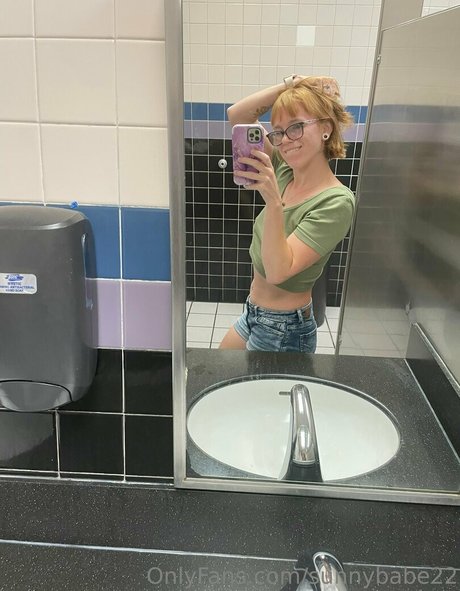 ランジェリーベイビーOnlyFans アートヌード 画像