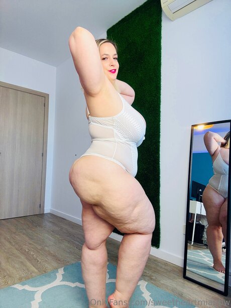 アジアの女の子限定ファン セクシー裸 画像