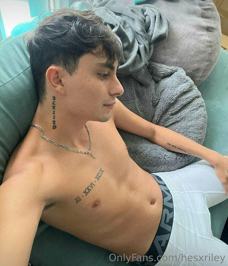 hesxriley アートモデル 写真