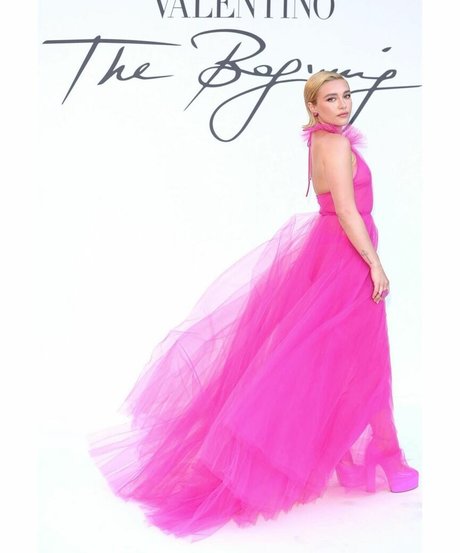 Florence Pugh セクシーモデル 写真