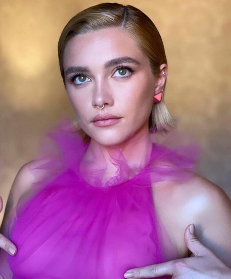 大きな白いチンポ OnlyFans アート裸 画像