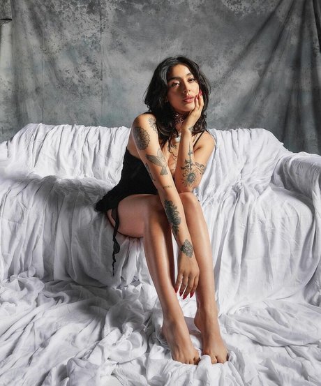 Belenegri アダルトスター 画像