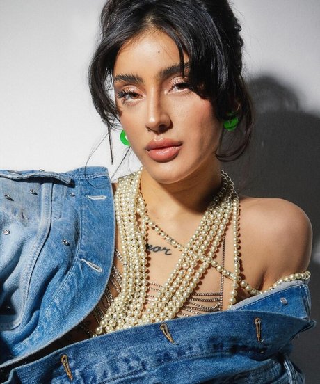 Belenegri 裸のポルノスター 写真