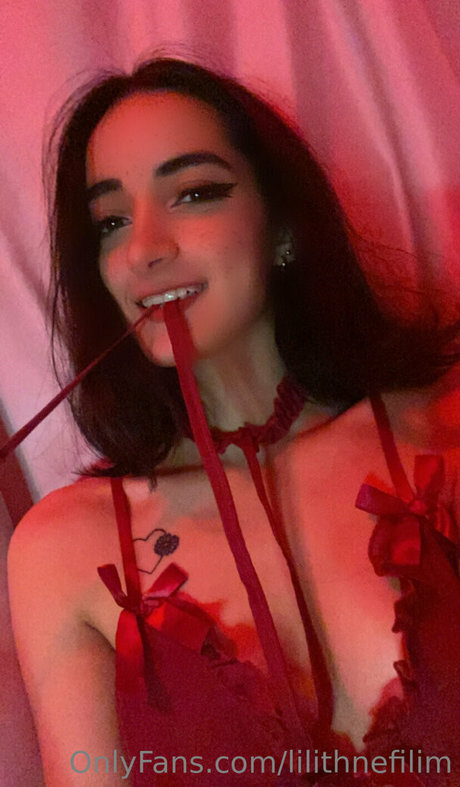 ティーングラスオンリーファン ホットヌード 画像