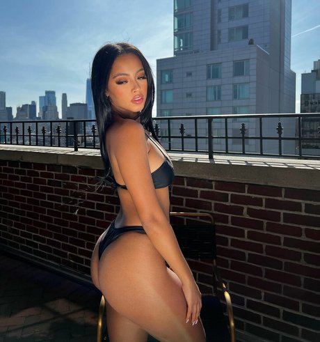 アーミーガールズオンリーファン セクシーヌード 写真