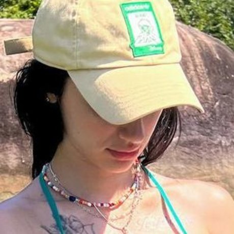 Caputile ポルノスター xxx 写真