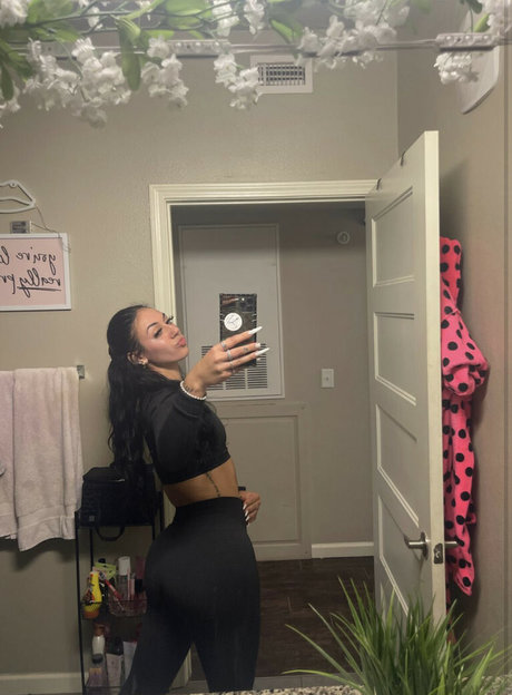 Tori Ortiz 無料モデル 写真