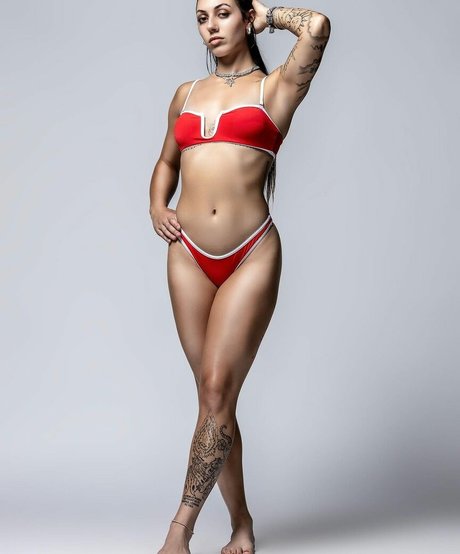 Tori Ortiz ポルノ女優 写真