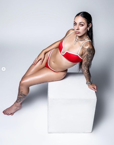 Tori Ortiz ヌードモデル 写真