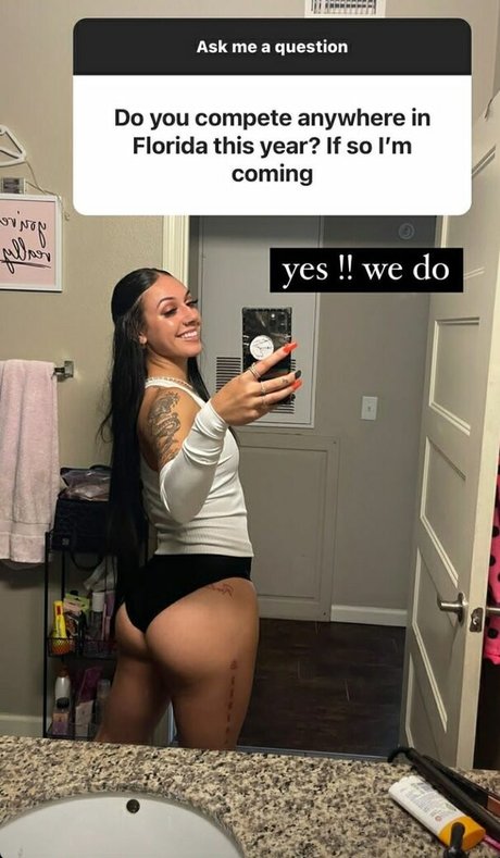 Tori Ortiz 裸のスター 写真