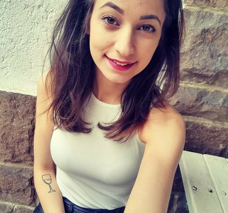 Szabolcs Szatmar Bereg エロティックなスター 画像