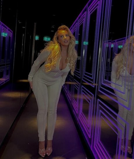 LAURA GOLD ヌードモデル 画像