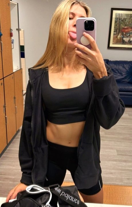 Eugenie Genie Bouchard ポルノスター セックス 写真