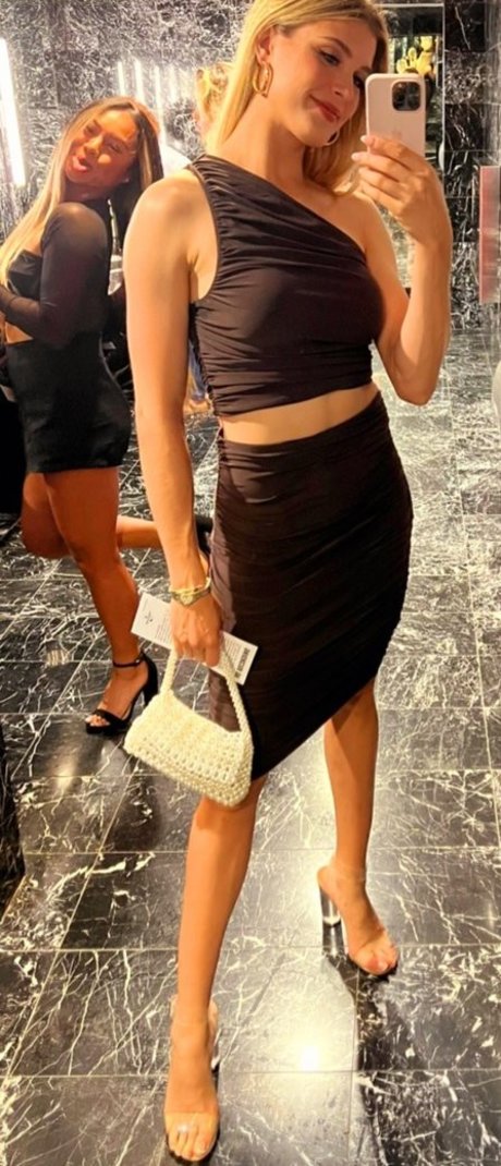 足の裏3P OnlyFans エロチック 画像