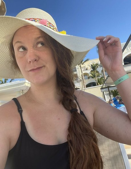 Ashleigh Burton 素敵なモデル 画像