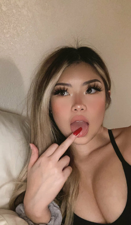 スリムな熟女OnlyFans アダルト 画像